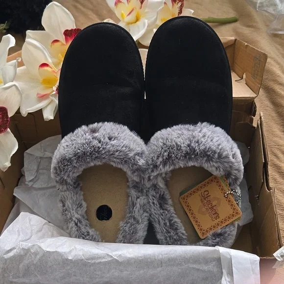 SKECHERS Cozy Campfire Slippers - Picture 2 of 9